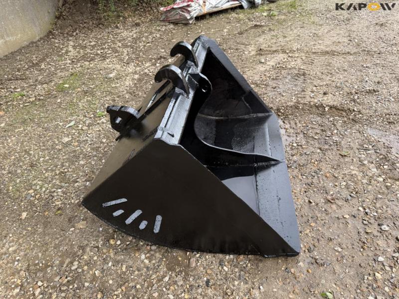 Bucket with Beco hitch 4