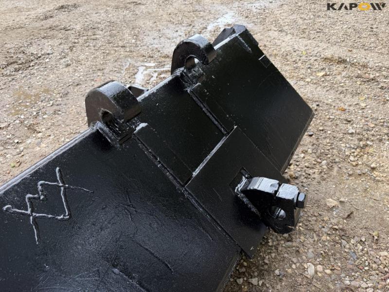 Bucket with Beco hitch 9
