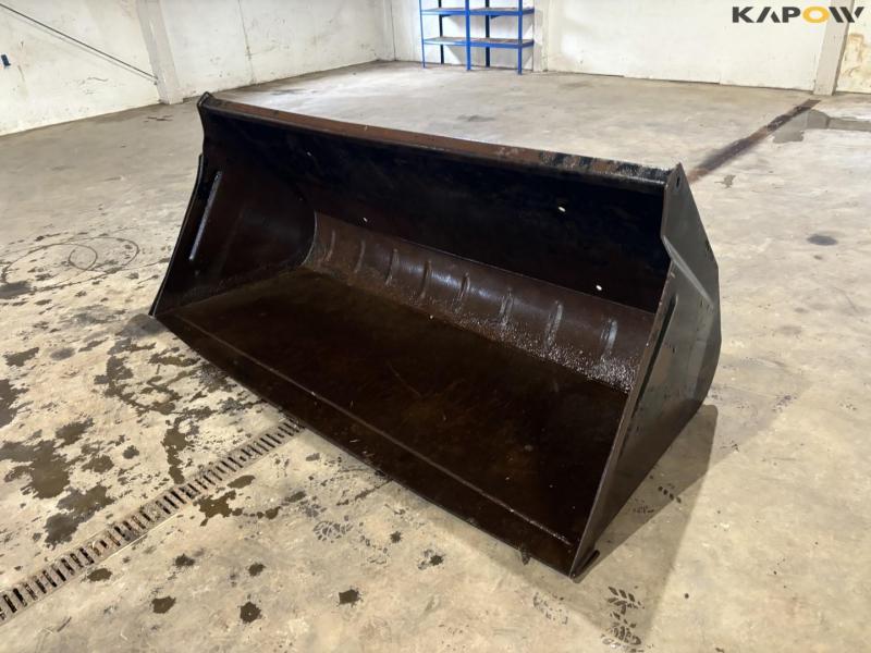 Bucket with Euro hitch 1