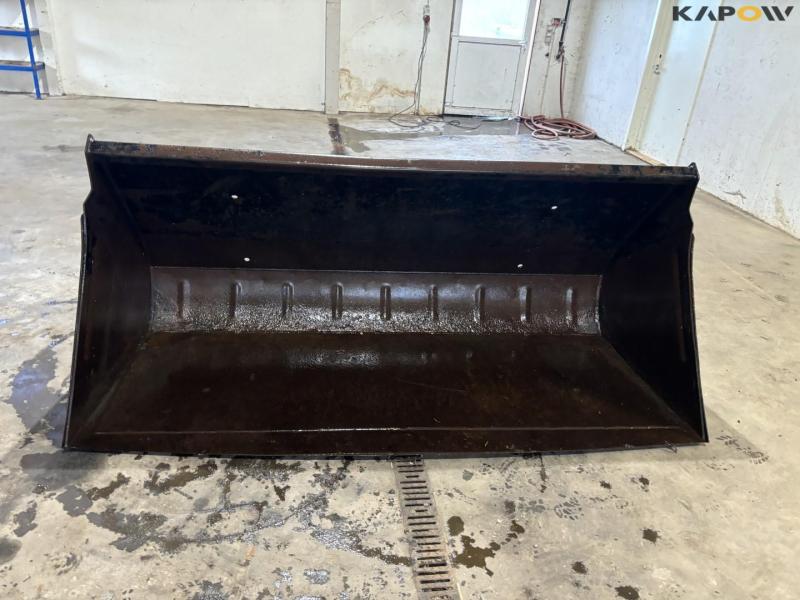 Bucket with Euro hitch 2