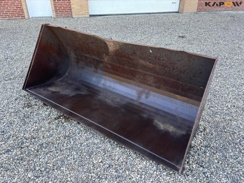 Bucket with Euro hitch 1