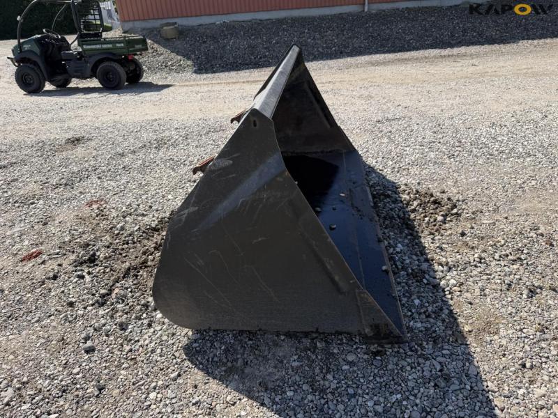 Bucket with Euro hitch 4
