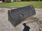 Bucket with Euro hitch 7