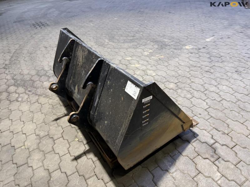 Bucket with Giant hitch 5