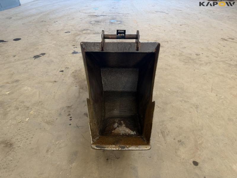 Bucket with Hydrema hitch 2