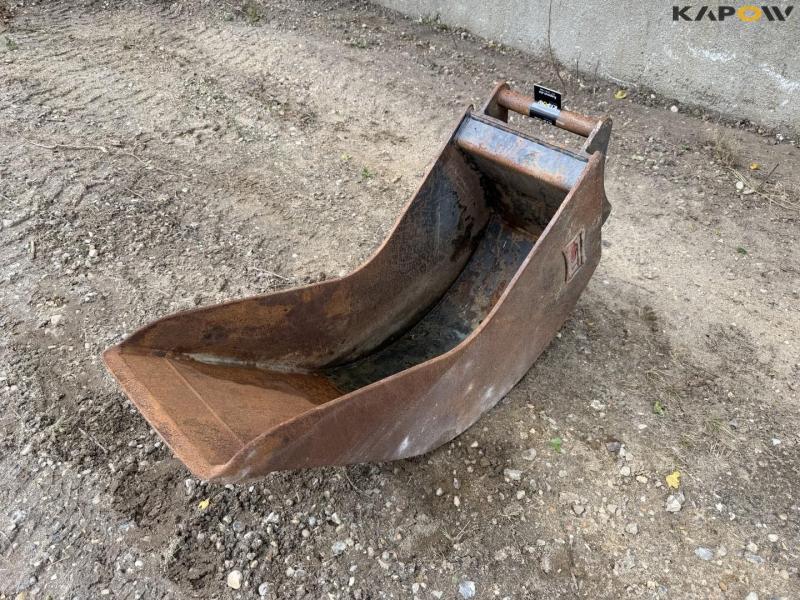 Bucket with Hydrema hitch 1