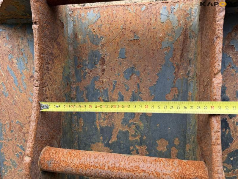 Bucket with Hydrema hitch 9