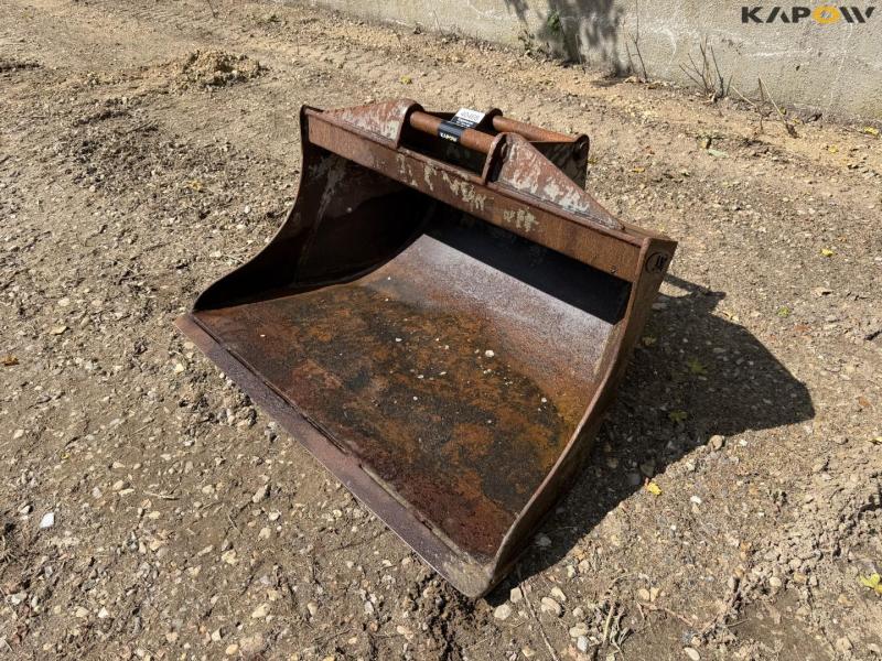 Bucket with Hydrema hitch 1