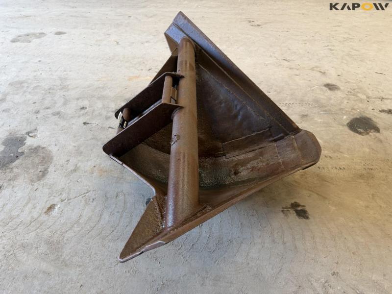 Bucket with Hydrema hitch 4