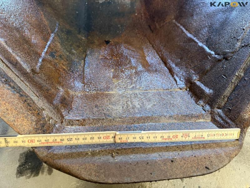 Bucket with Hydrema hitch 11