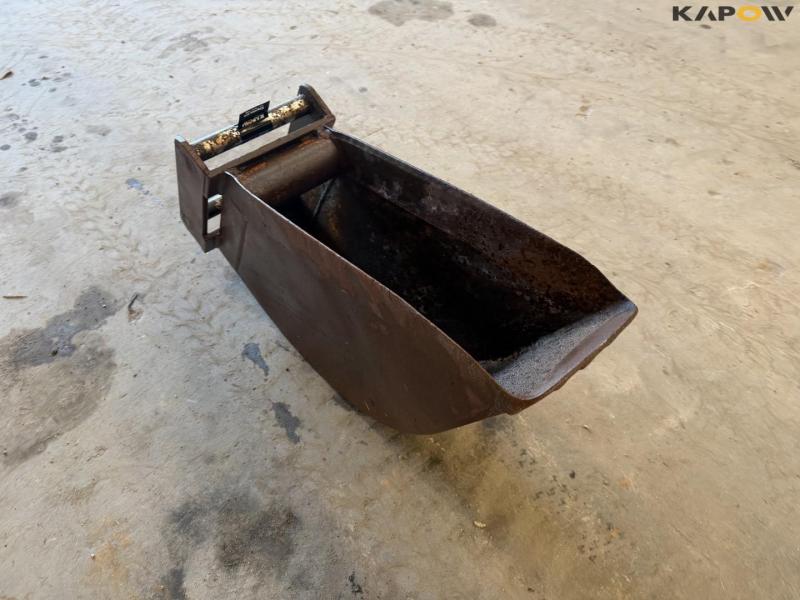 Bucket with Hydrema hitch 3