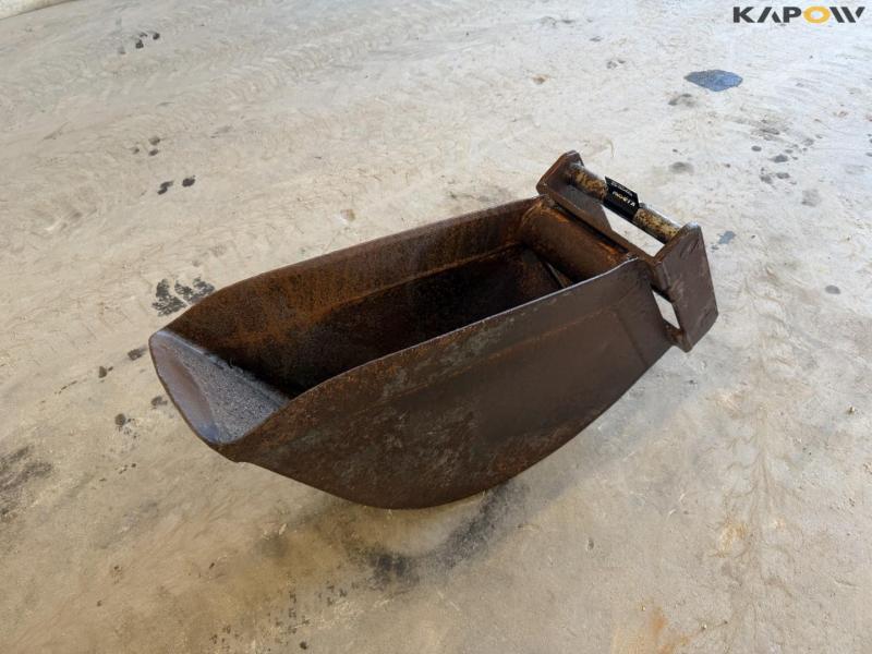 Bucket with Hydrema hitch 1