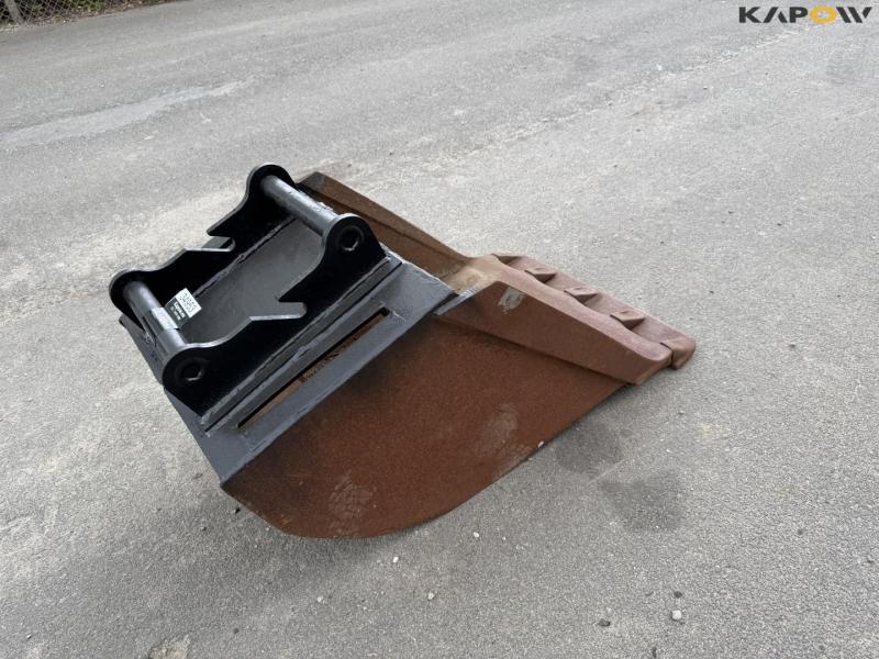 Bucket with Hydrema hitch 5