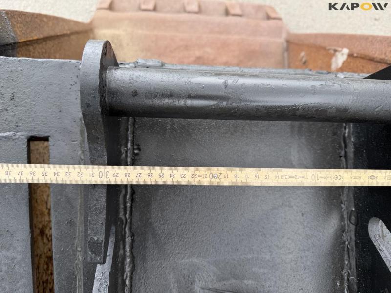 Bucket with Hydrema hitch 12