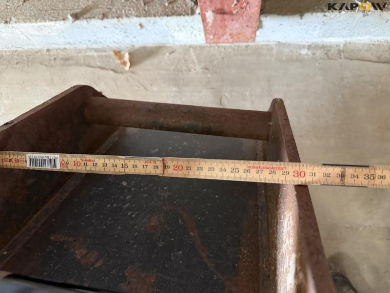 Bucket with Hydrema hitch 8