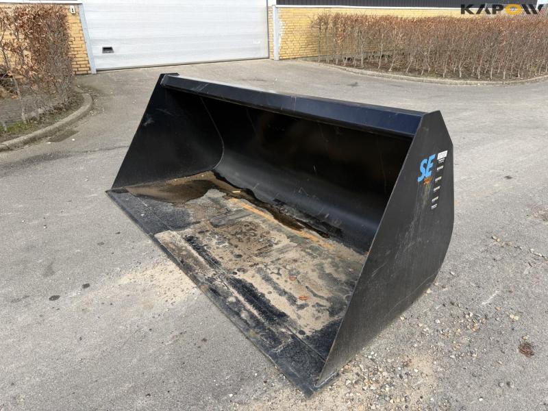 Bucket with Manitou hitch 1