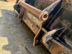 Bucket with Manitou hitch 14