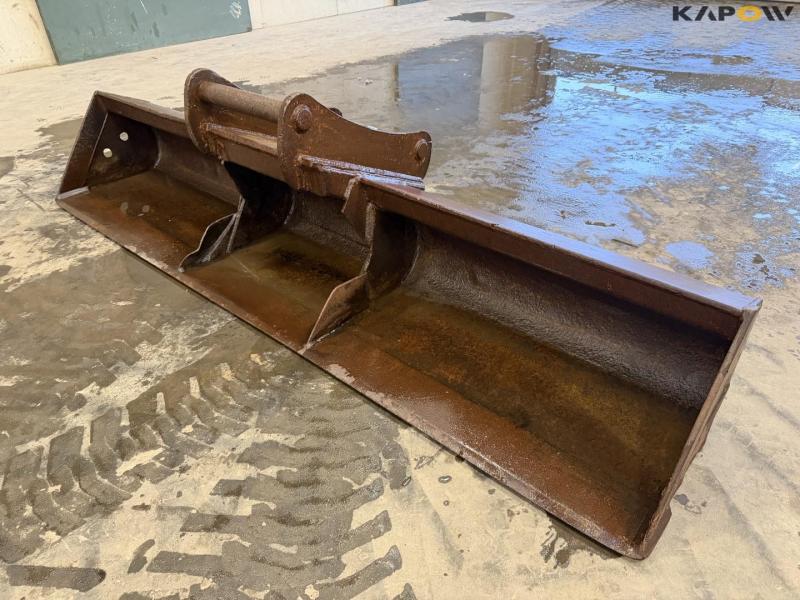 Bucket with S70 hitch 1