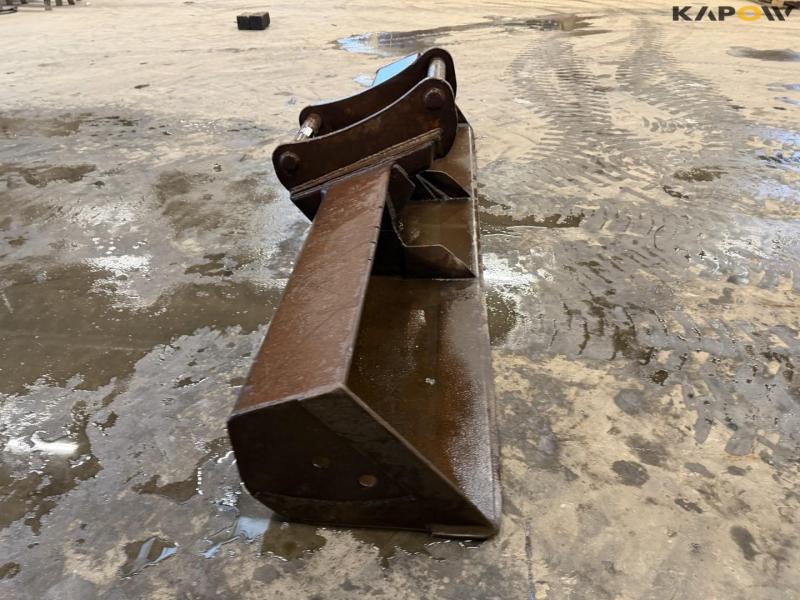 Bucket with S70 hitch 3