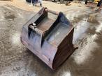Bucket with S70 hitch 5