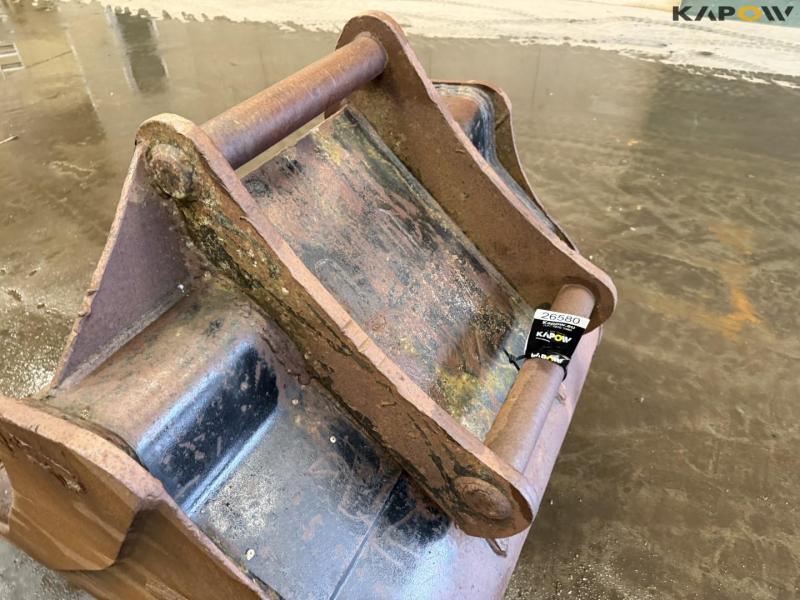 Bucket with S70 hitch 10