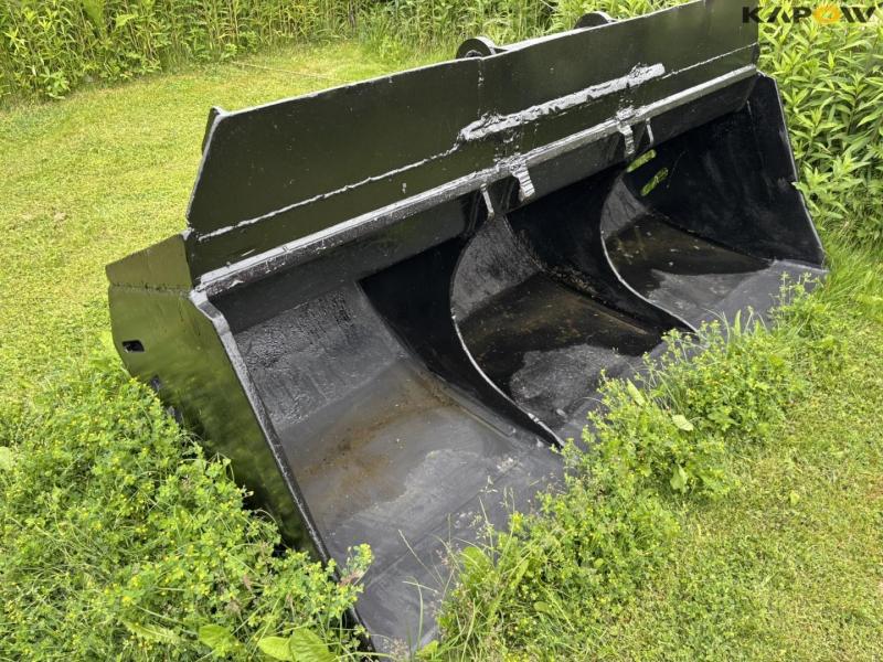 Bucket 230 cm with S70 hitch 3