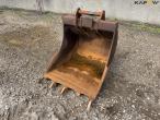 Bucket with S70 hitch 1