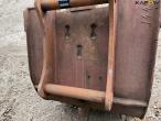 Bucket with S70 hitch 12