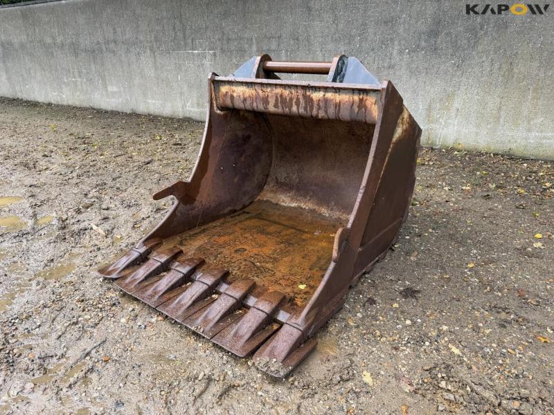 Bucket with S80 hitch 1