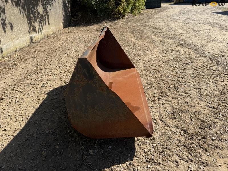 Bucket with SMS hitch 4