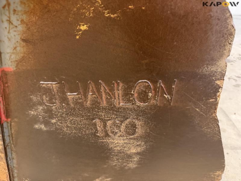 Bucket with Volvo hitch 9