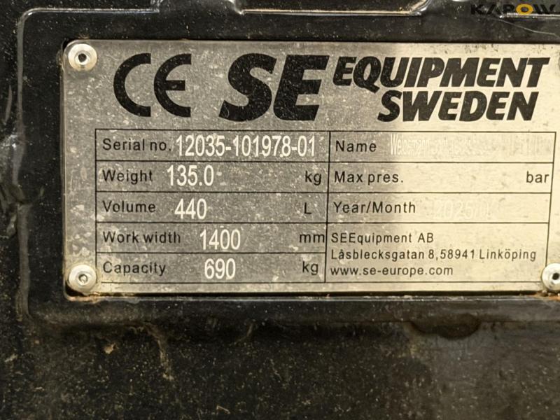 Bucket with Weidemann hitch 11