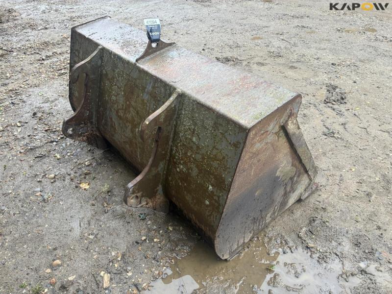 Bucket for quick hitch 4