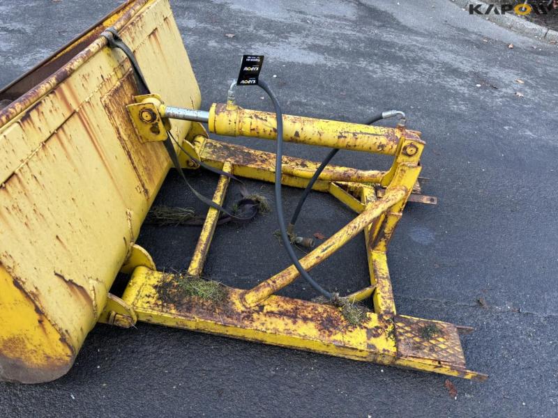 Bucket for pallet forks 11