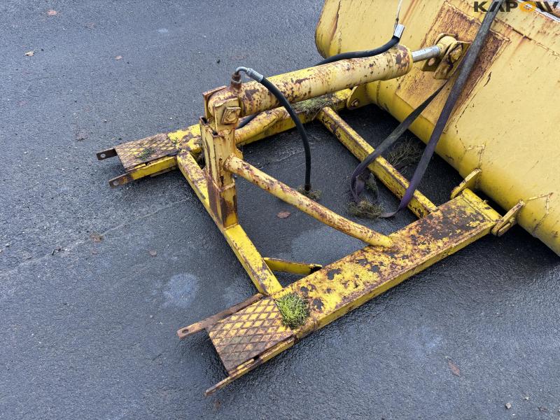 Bucket for pallet forks 12