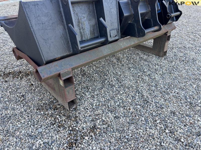 Buckets with Hydrema hitch 14