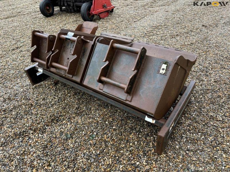 Buckets with Hydrema hitch 5