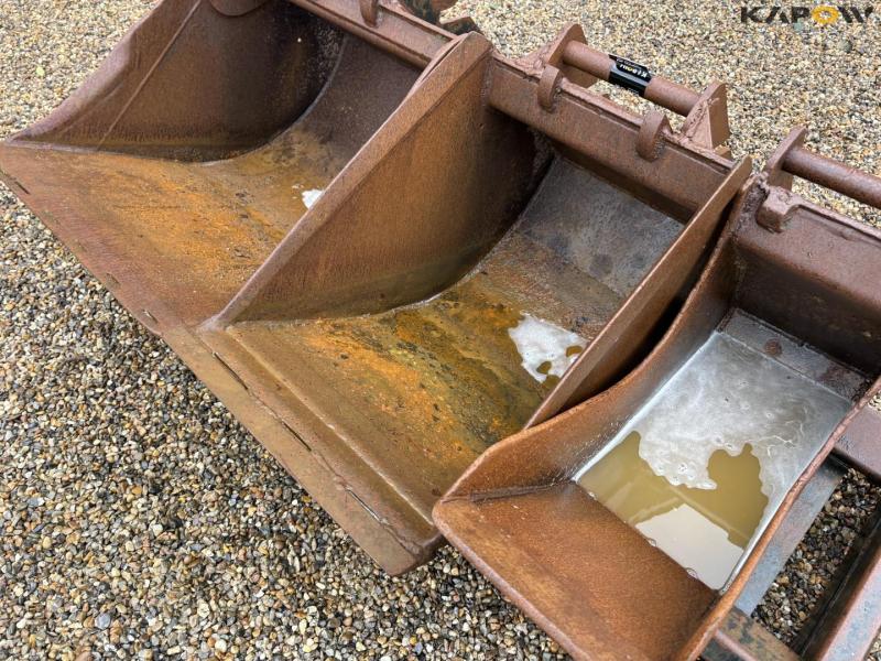 Buckets with Hydrema hitch 10