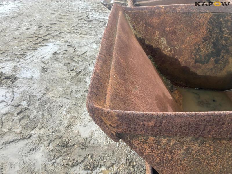 Bucket holder with bucket 10