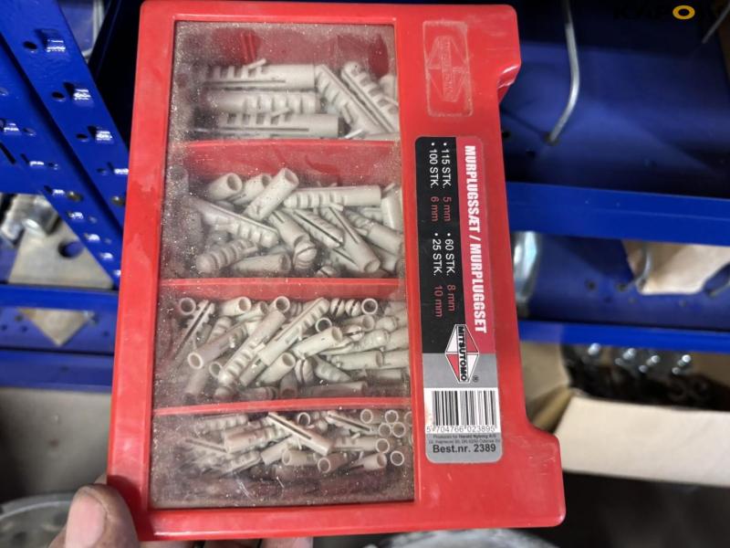Screws/Bolts and miscellaneous 76