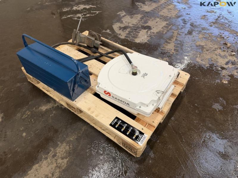 Bench vise, toolbox and compressed air roller 1