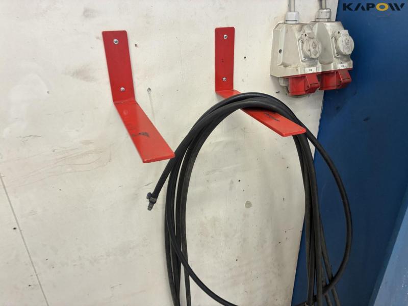 Hose reel and loose hose 9