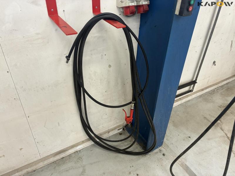 Hose reel and loose hose 10
