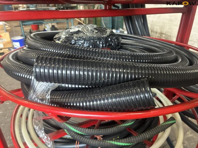Hose rack with various hoses 16