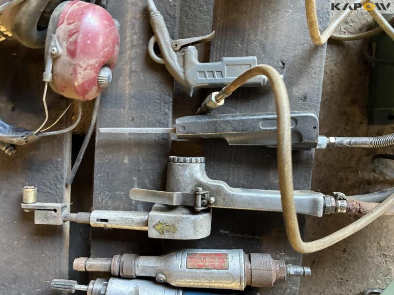 Grinding and drilling tools 16