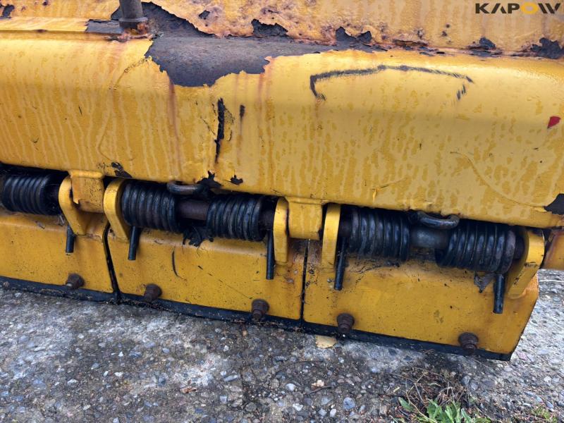 Snowplow hydraulically swiveling 15