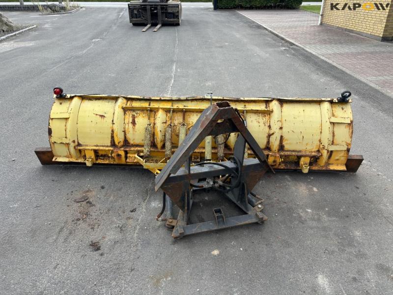 Snow plow with A-frame 6