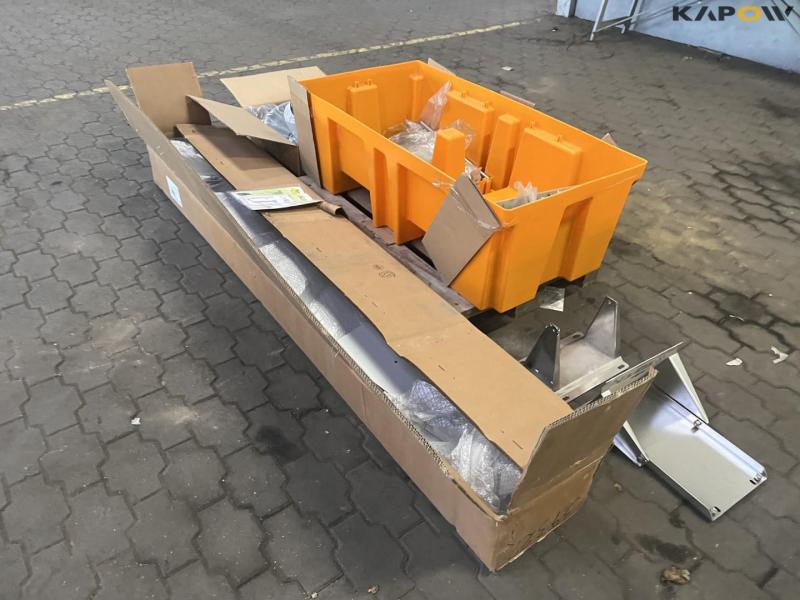 Column for hose reel and workshop equipment 7