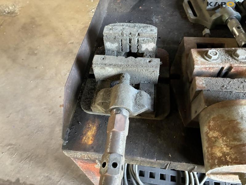 Column table machine with accessories and table 16