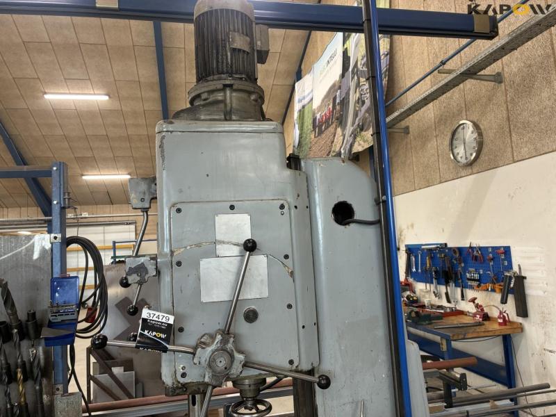 Column drilling machine with equipment 8